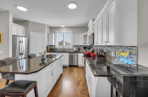 Cochrane House | Luxury 3BR Home w/Theatre, Office & Master Spa