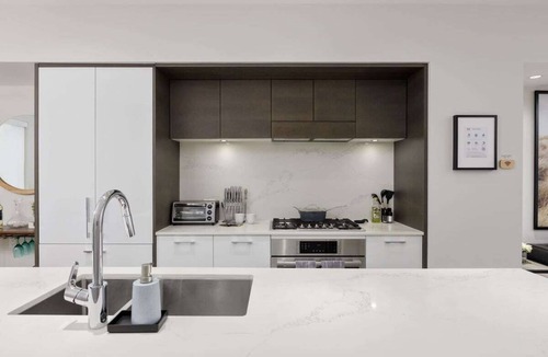 Marpole House | Luxury 3BR TH w/Peloton-Central & YVR I 2Parking