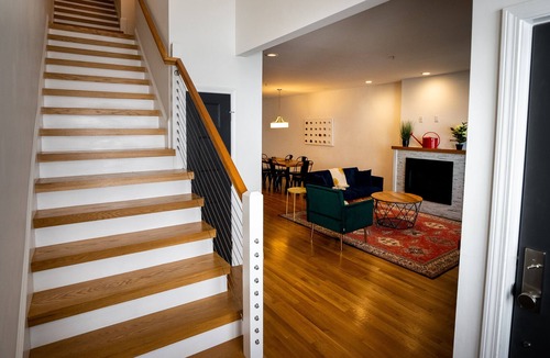 Porter Square House | Luxury 4 Bedroom Modern Townhouse Close to Harvard w/ Parking