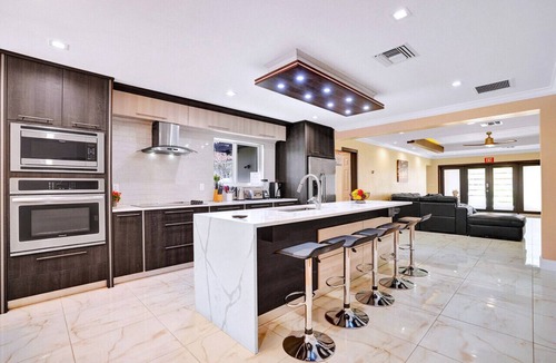 South Lake Villa | Luxury 4BR/4BA Villa Heated Pool Minutes To Beach