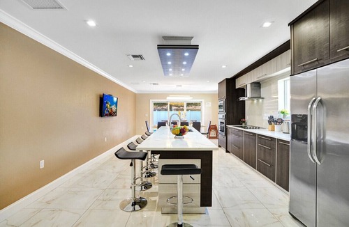 South Lake Villa | Luxury 4BR/4BA Villa Heated Pool Minutes To Beach
