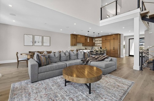 Lincoln Villa | Luxury 4BR Townhouse @ Loon | South Peak Retreat