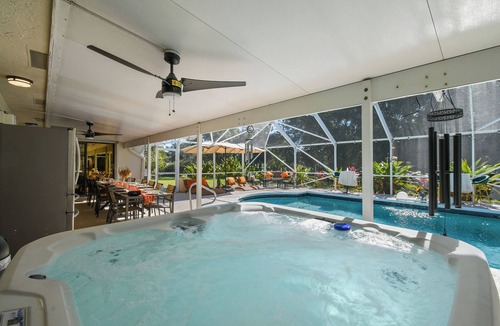 Hunt Club House | Luxury 5BR 17 Beds Retreat | Pool | Spa | Sauna | Fire Pit