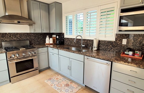Buena Vista House | Luxury 5BR/4BA Villa Pool Steps to Design District Shopping & Dinning!