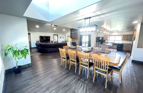 Sturgis House | Luxury 7BR Black Hills Retreat with Hot Tub & Game Room Near Deadwood & Sturgis