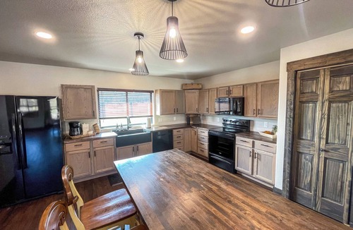 Sturgis House | Luxury 7BR Black Hills Retreat with Hot Tub & Game Room Near Deadwood & Sturgis