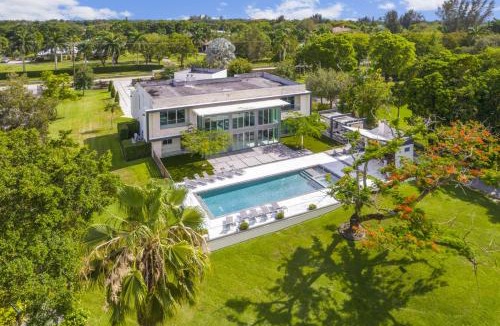 Southwest Ranches House | Luxury 9-Bedroom Villa in Southwest Ranches with Private Pool, Jacuzzi, and Movie Theater, Sleeps 20