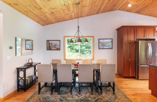 Jackson Ski Chalet | Luxury chalet nr Attitash w/fireplace-3 br;2+ba
