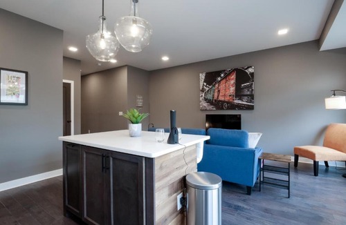 Ohio City Apartment | Luxury Condo 10 Minutes from First Energy Stadium E6