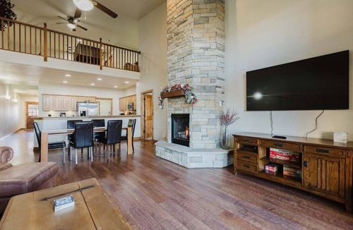 Pagosa Springs Condo | Luxury Condo, 3 King Beds, Convenient Location
