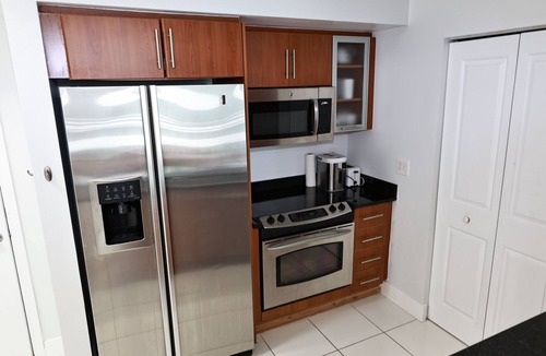 Downtown West Palm Beach Condo | Luxury Condo Downtown West Palm Beach with Heated Pool, Steam Room and Jacuzzi
