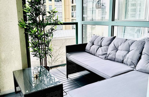 Davie Village Apartment | Luxury Condo in Yaletown steps from the ocean