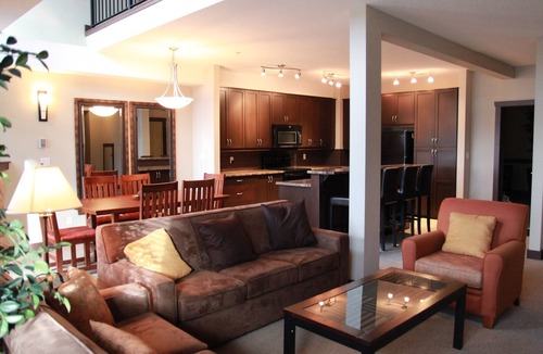 East Kootenay Condo | Luxury Condo, Top floor, Walk to Downtown, BBQ, Wifi, Sleeps 8
