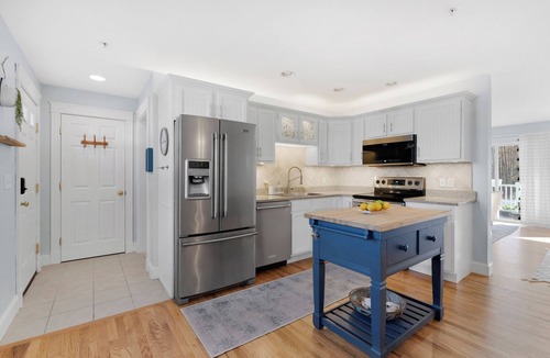 Old Orchard Beach Condo | Luxury Condo with a Pool in wonderful Old Orchard Beach!