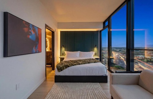 Downtown Miami House | Luxury Downtown Miami Studio with Resort Amenities