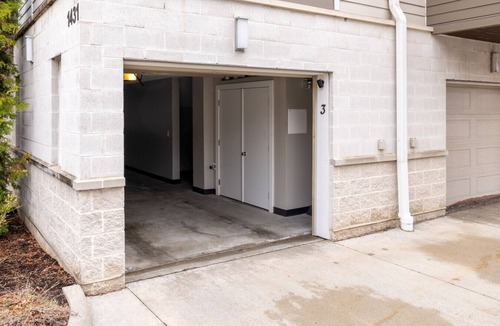 Downtown Cleveland House | Luxury Downtown Townhome w/Private Garage Unit 12