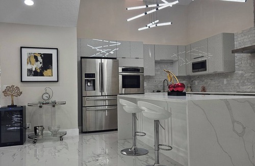 Palm Beach Gardens House | Luxury entire 4-bedroom house with Pool & Spa,Palm Beach Gardens.close to ocean,