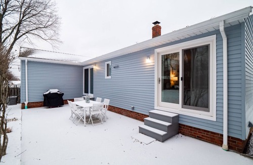 Richmond Heights House | Luxury Escape|Sleeps 8|Game Room|Highland Heights
