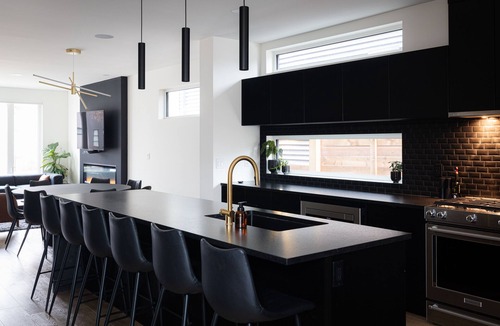 Southeast Edmonton House | Luxury Family Home Rooftop Patio King Bed Hot Tub GYM