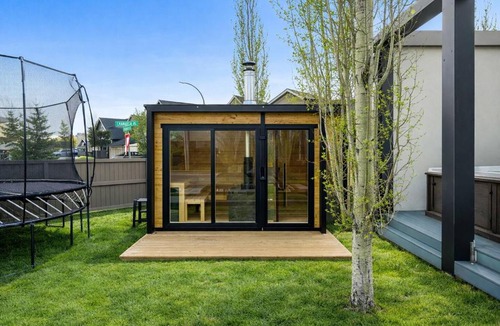 Cranston House | Luxury Haven | Pool | Hot Tub & Sauna |Outdoor BBQ