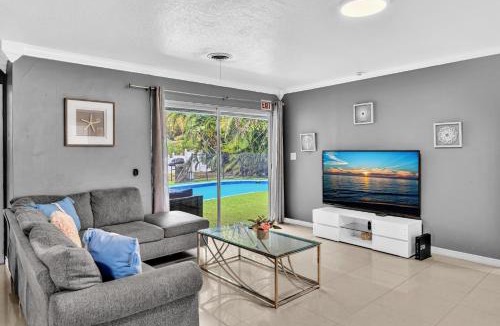 Hollywood Hills House | Luxury Heated Pool Villa Hollywood Beach & Casino