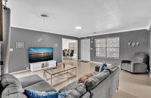 Hollywood Hills House | Luxury Heated Pool Villa Hollywood Beach & Casino