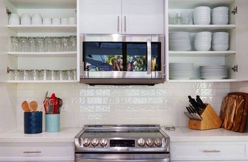 North Palm Beach House | Luxury Home | Heated Salt Pool Walk to BEACH! BBQ, EV, Fast WIFI Golf Simulator