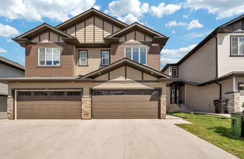 Southeast Edmonton House | Luxury in Laurel-8 guests+1 Baby,4 beds,2.5 bath,Dbl Grg,discount w direct book.