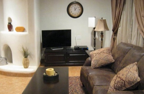 Taos House | LUXURY KIVA TOWN HOME SUITE 6 Minutes from Taos in the beautiful Taos Canyon.