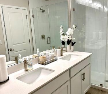 Almont Apartment | Luxury Living Midtown