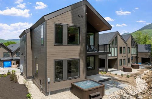 Lincoln House | Luxury Lodge Ski-InSki-Out Hot Tub Sleeps 14
