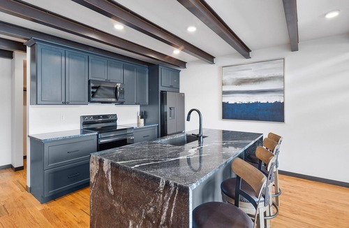 Hill City Apartment | Luxury Loft 6 Overlook Main Street