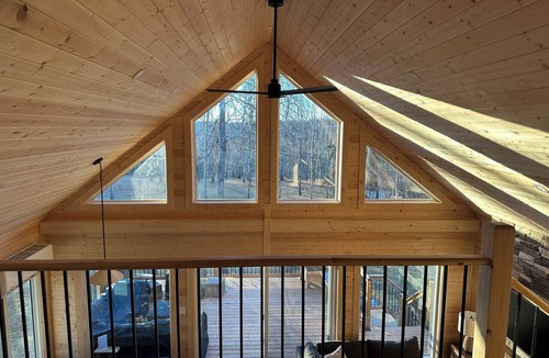 Division No. 11 Cabin | Luxury Log Cabin - Quiet Forest Retreat, Sleeps 6