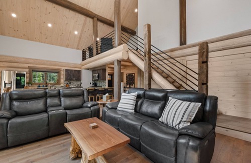 Bartlett Cabin | Luxury Log Cabin w/arcade game room, close to Storyland & hiking
