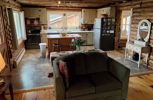 Ashfield House | Luxury log cabin with views to Mt. Monadnock