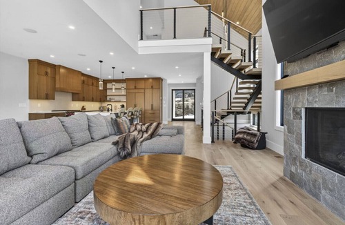 Lincoln Villa | Luxury Loon Mountain Escape | Hot Tub & Views