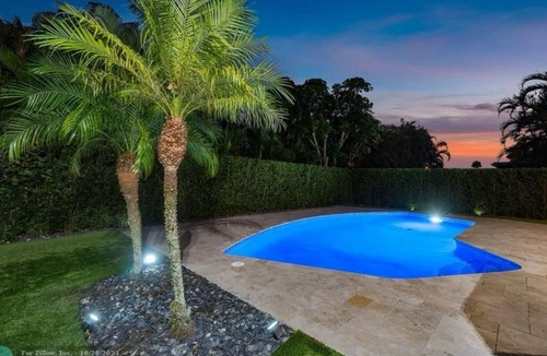 Palm Beach Gardens House | Luxury Modern Palm Beach Gardens Home with Heated Pool-Near Beach & Restaurants