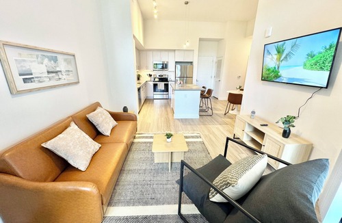 Westgate Apartment | Luxury & Modern 1-bedroom apartment room in West Palm Beach - POOL & GYM