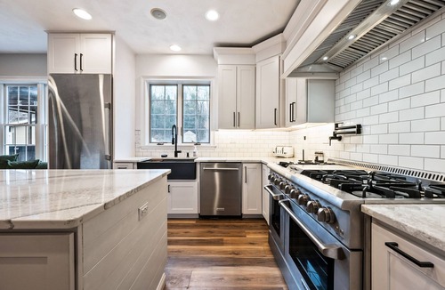 Bartlett House | Luxury Modern 2 King Suites- Hot Tub Ski-Sleeps 12