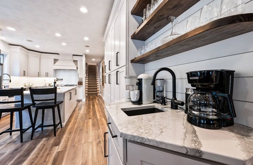 Bartlett House | Luxury Modern 2 King Suites- Hot Tub Ski-Sleeps 12