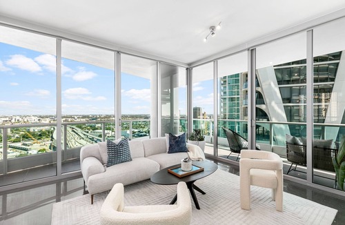 Town Square Apartment | LUXURY MODERN APARTMENT WITH INCREDIBLE VIEWS
