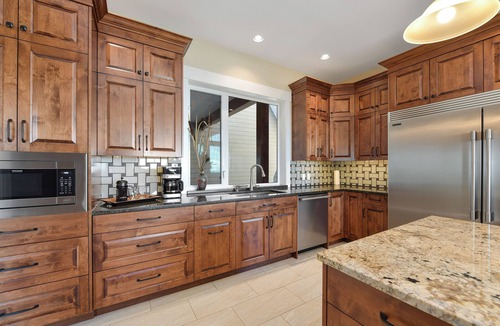 Malahat House | Luxury Mountaintop 5 Bedroom with Unparalleled Spectacular Views