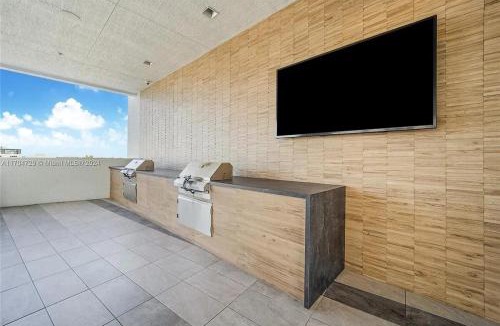 Northeast Miami Apartment | Luxury Penthouse Water Views Massive Terrace
