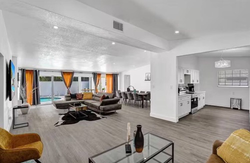 Ives Estates House | Luxury Pool Villa 5BD 4BA #2