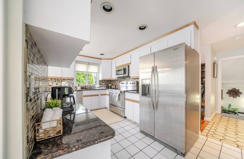 Randolph House | Luxury & Private 6BR Single House Summer Retreat w/Parking & Pet-Friendly 35