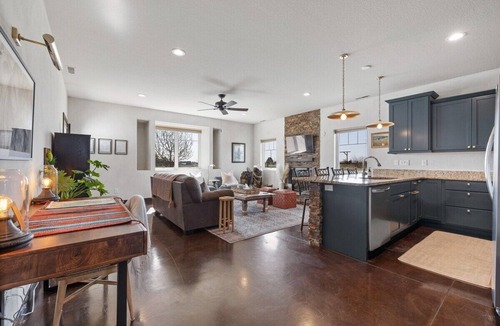 Colonial Pine Hills House | Luxury Ranch Stay - Horse and Cattle