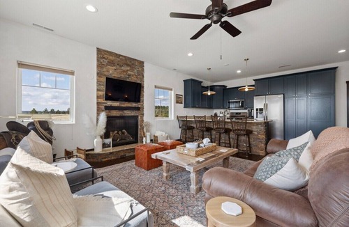 Colonial Pine Hills House | Luxury Ranch Stay - Horse and Cattle