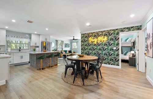 Dania Beach House | Luxury Spa/Golf Villa with Pool Table!