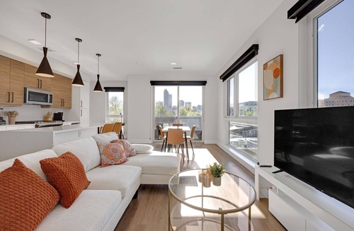 City Park West Apartment | Luxury Spacious Apt, Gym, Spa, Garage & DT Views