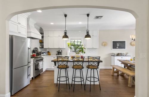 Old Northwood House | Luxury Spanish Colonial 3BR Home -Mins to Downtown and Marina